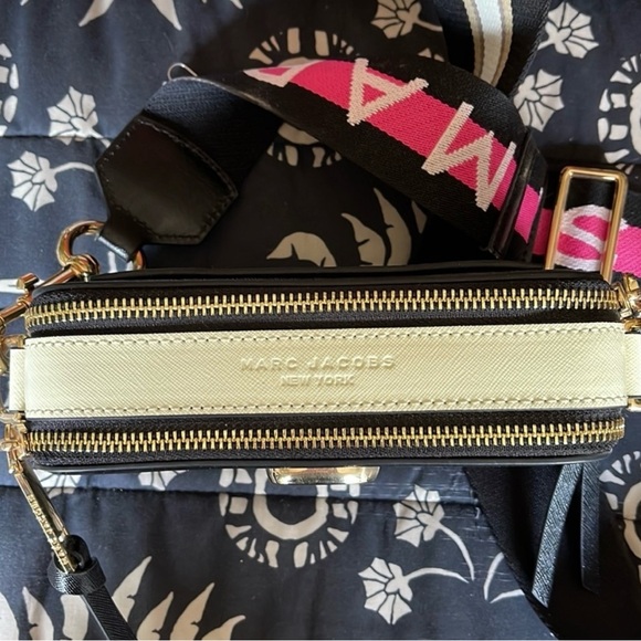 Marc Jacobs Black Crossbody Bag with Pink Strap - Picture 4 of 5